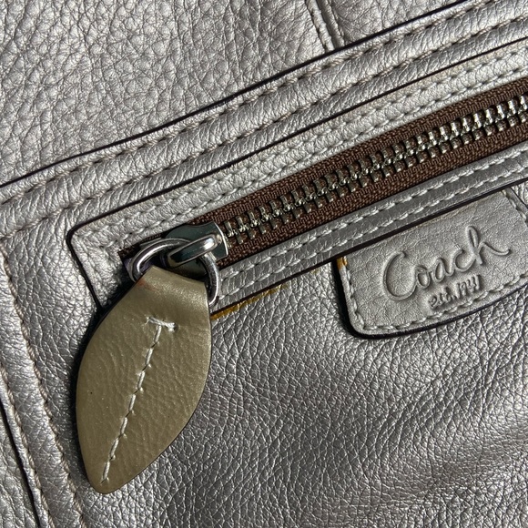 Metallic coach shoulder bag - Picture 3 of 9